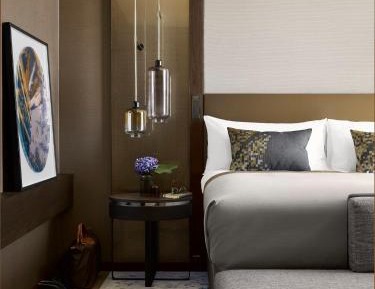 1 King Bed Premium Lounge Access