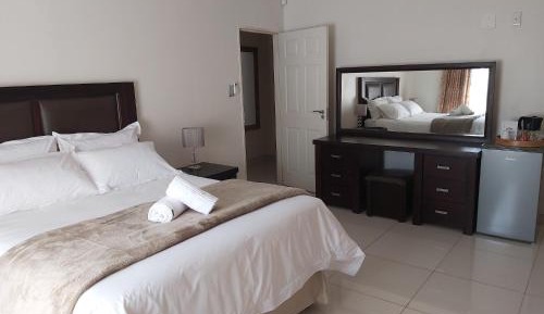 Business Queen Room