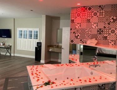 Suite with Hot Tub