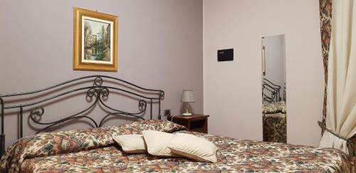 Deluxe Room (2 Adults + 1 Child)