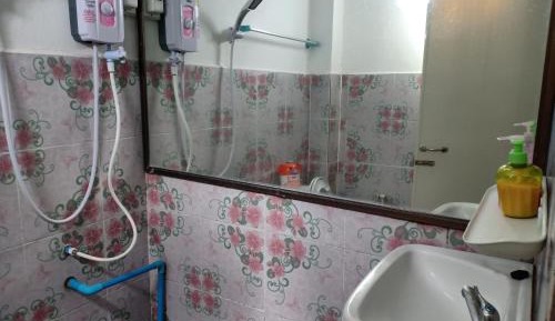 Classic Triple Room with Private Bathroom