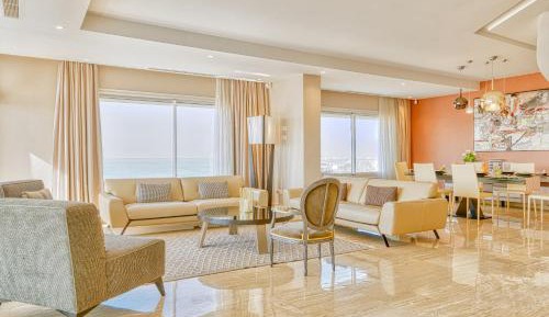 Presidential Suite with Private Pool – Lake View