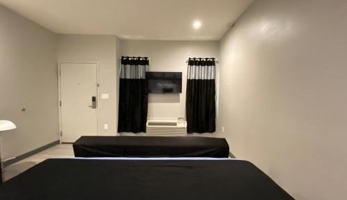 King Room - Non-Smoking