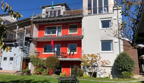 Apartment with Lake View