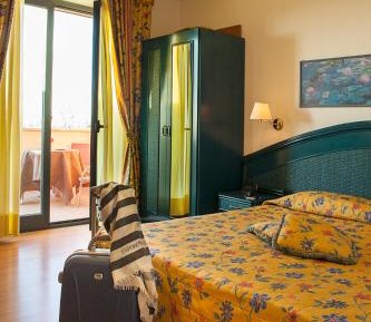 Double or Twin Room with Sea View