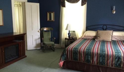 Deluxe King Suite