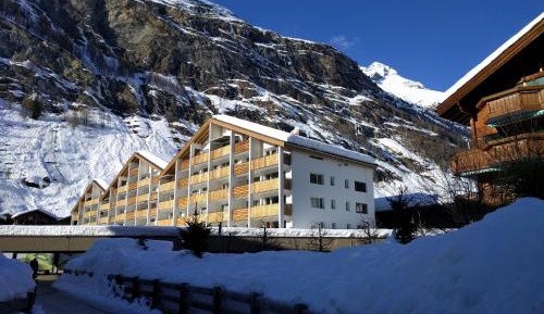 Apartment with Mountain View
