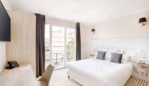 Superior Queen Room with Balcony