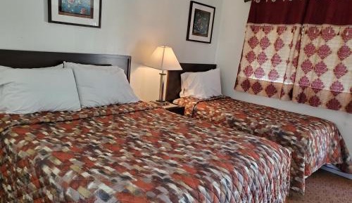 Queen and Twin Room 