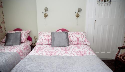 Triple Room with Private Bathroom