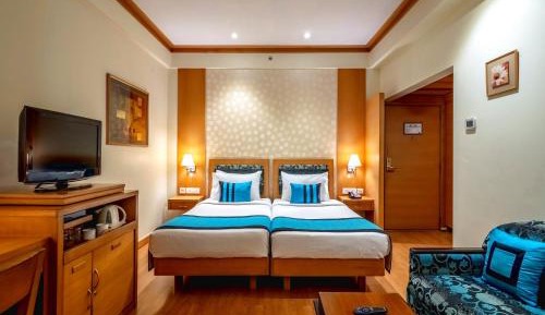 Business Club Room - 10% off on Laundry and Travel desk