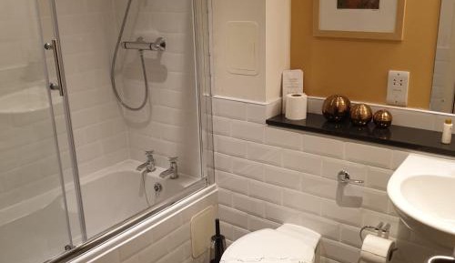 First Floor Apartment - Brother's Wing 6