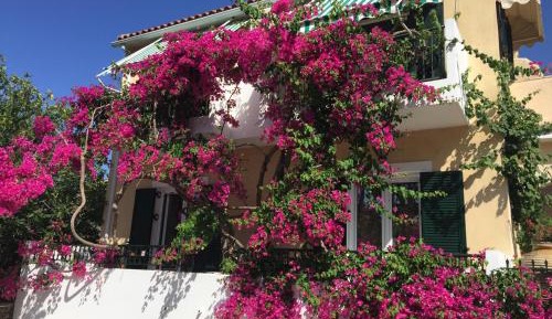 Studio Apartment with Double Bed and Village View