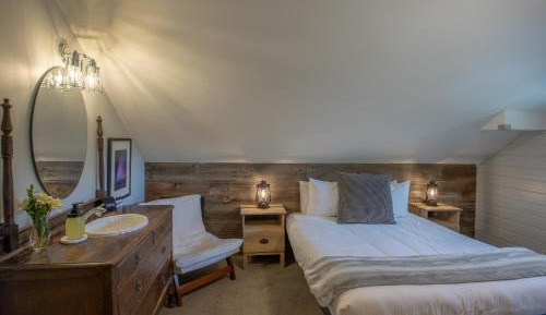 Standard Queen Room