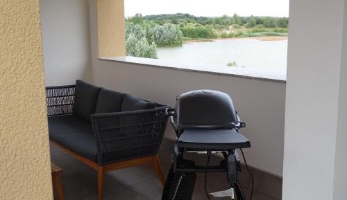Apartment with Lake View