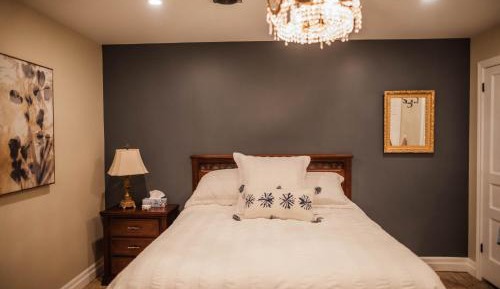 Queen Room with Shared Bathroom