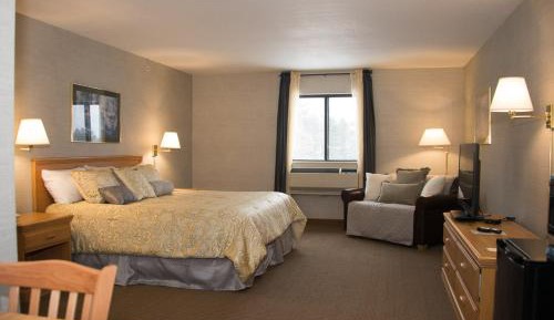 Deluxe King Suite
