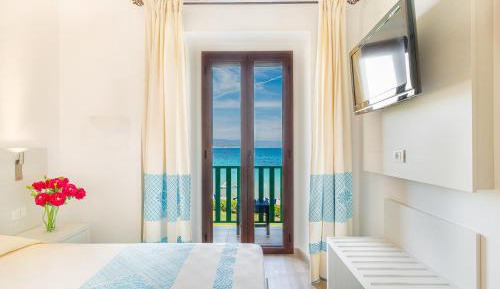 Double or Twin Room with Balcony and Sea View
