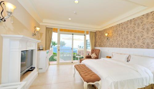 Double Room with Lake or Mountain View