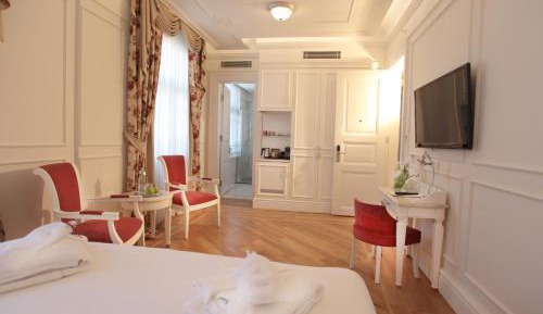 Deluxe Room with Balcony