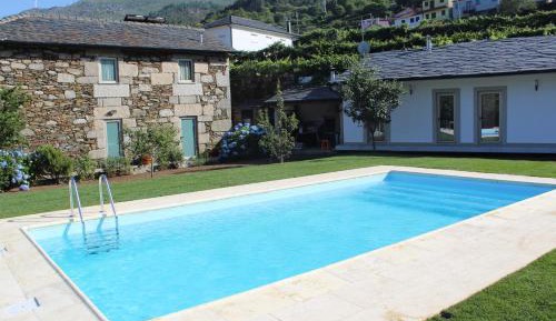 Two-Bedroom House with Courtyard