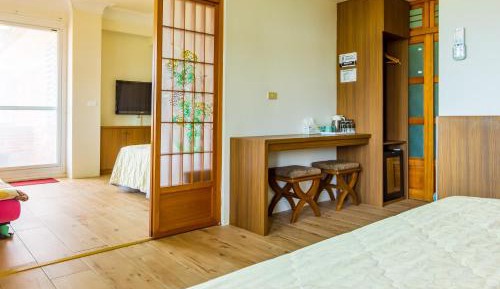 Quadruple Room with Balcony and Mountain View