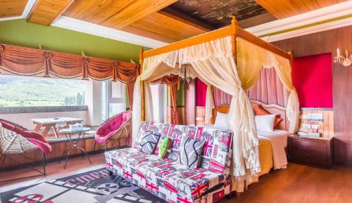 Superior Double Room with Spa Bath and Mountain View