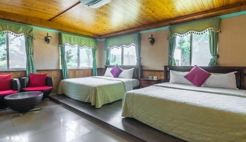 Quadruple Room With Spa Bath and Mountain View