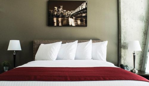 One Bedroom Deluxe Suite