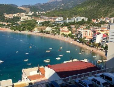 Deluxe Two-Bedroom Apartment with Terrace and Sea View