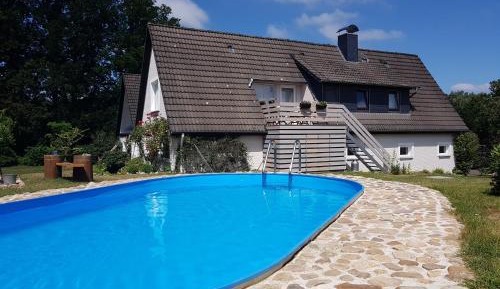 Apartment with Pool View 