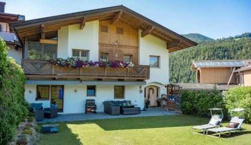 Apartment with Mountain View