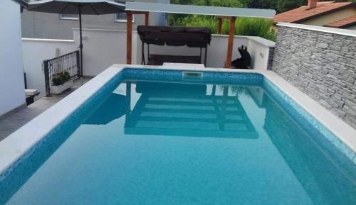 Apartment with Pool View 