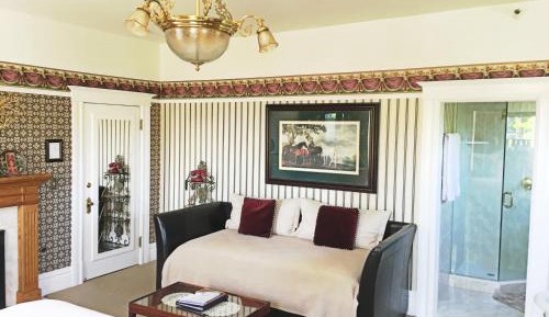 Deluxe King Suite