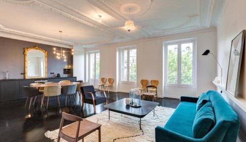 Deluxe Apartment