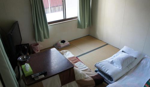 Japanese-Style Single Room with Shared Bathroom