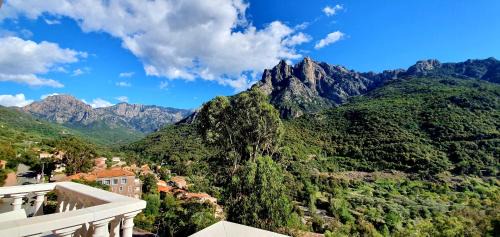 Double Room with Mountain & Sea View 