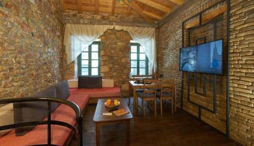 Deluxe Residence with Balcony