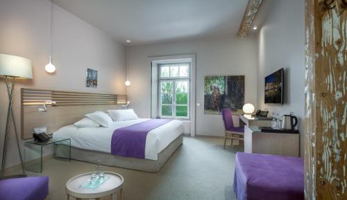 Deluxe Double or Twin Room with Partial Lake View