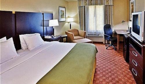 One-Bedroom King Suite with Balcony