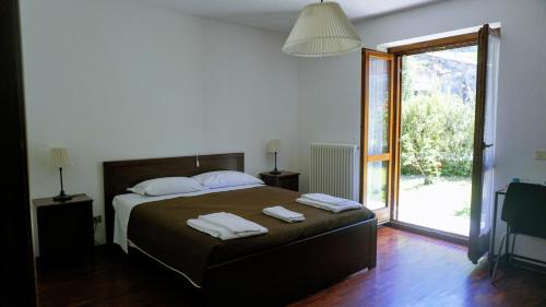 Standard Double Room with Shared Bathroom