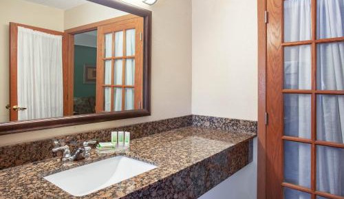 Superior One Bedroom King Suite - Non-Smoking