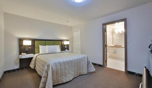 Queen Room with Jacuzzi (No Window)