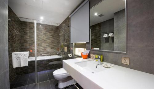 Deluxe Quadruple Room with Bath