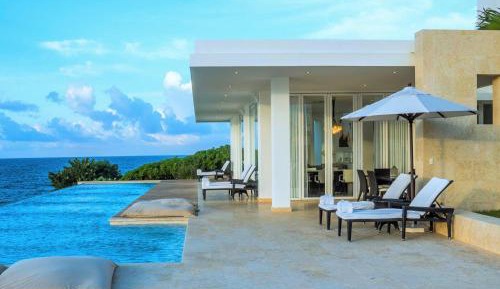 Oceanfront 4-bedroom villa with pool