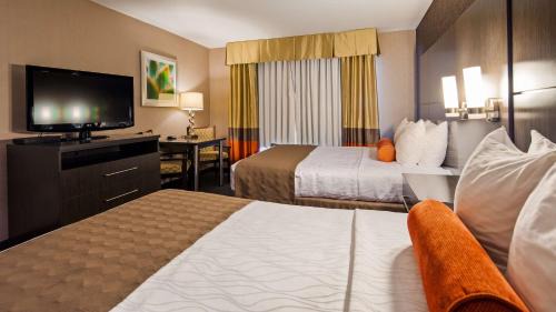 Suite with Two Queen Beds and Sofa Bed - Non-Smoking