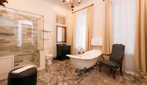 Superior King Suite