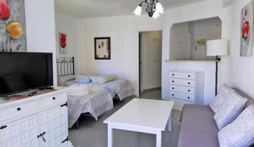 Studio Apartment (2-3 Adults)