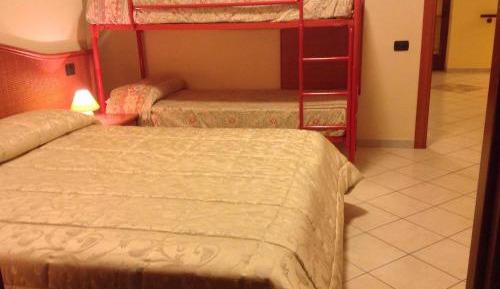 Family Room (2 Adults + 2 Children)