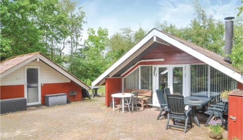 Three-Bedroom Holiday Home 